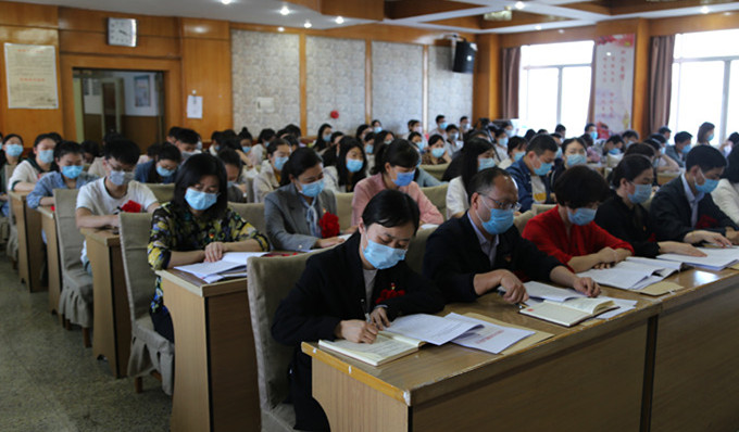 原图 开会职工_副本_副本.jpg